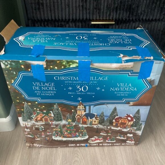 Christmas Village 30 Piece Set - Picture 3 of 16